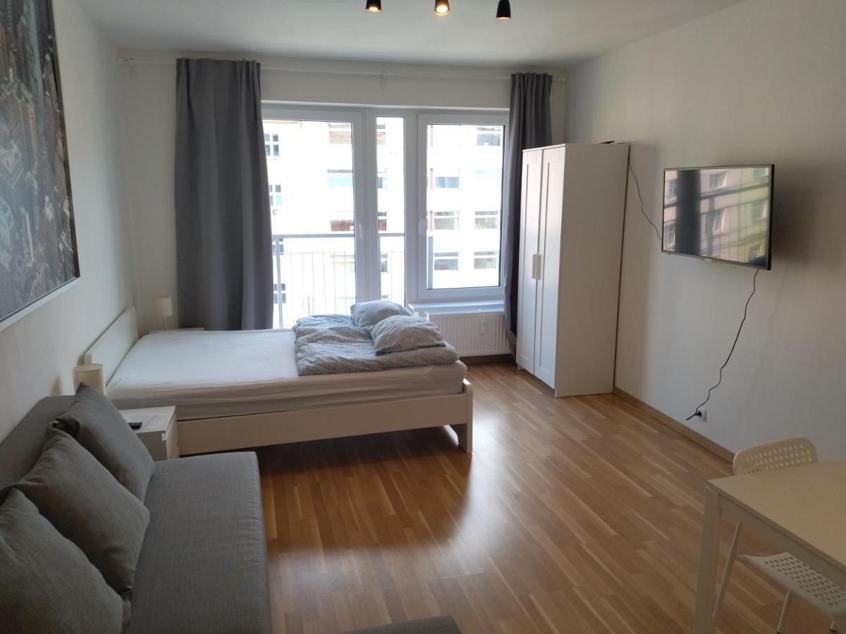 Brand New Studio Apartment #31 In Brand New Building With Free Parking In The Center Praha Bagian luar foto
